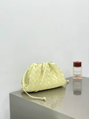 Picture of BV POUCH WOVEN CLOUD BAG SIZE:22X13CM 7003-2 JKZ