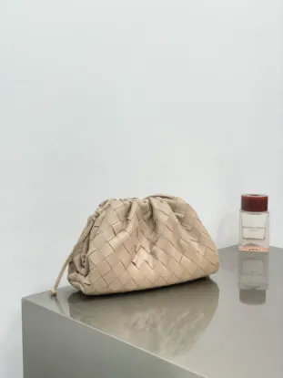 Picture of BV POUCH WOVEN CLOUD BAG SIZE:22X13CM 7003-2 JKZ