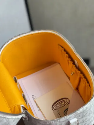 Picture of muse bag makeup bag