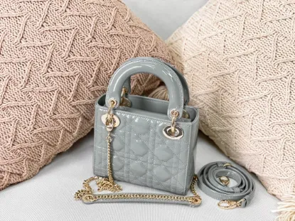 Picture of Mini LadyDior handbag in patent leather Detail