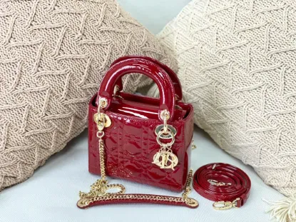 Picture of Mini LadyDior handbag in patent leather Detail