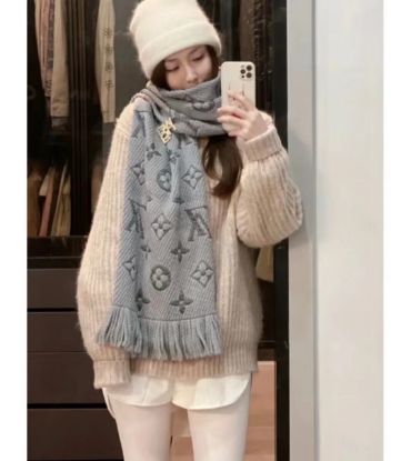 Picture of LV scarf