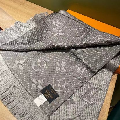 Picture of LV scarf