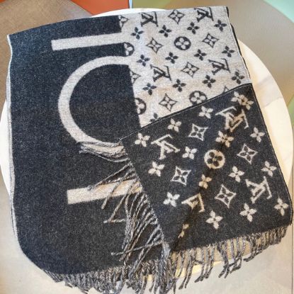 Picture of LV scarf