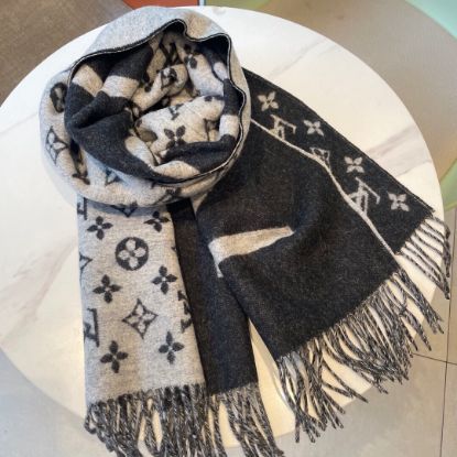 Picture of LV scarf