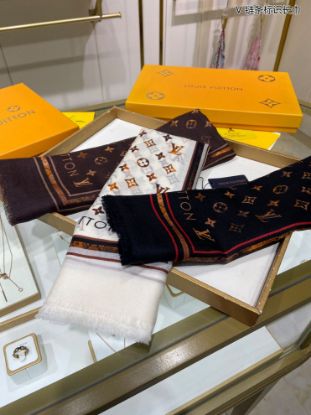 Picture of LV scarf