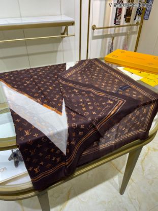 Picture of LV scarf