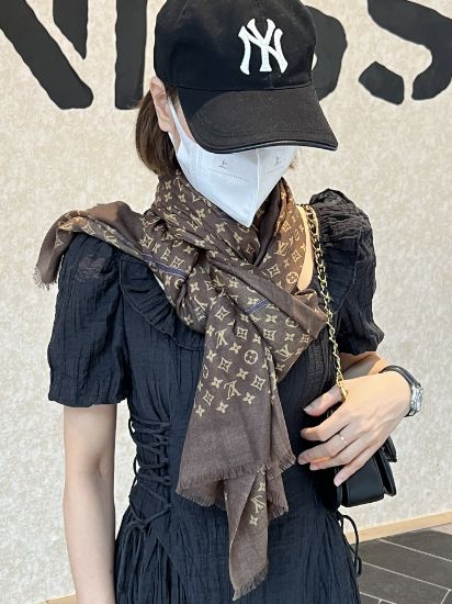 Picture of LV scarf