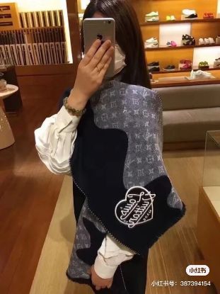 Picture of LV scarf