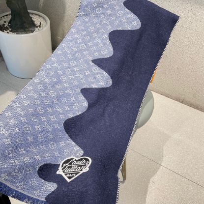 Picture of LV scarf