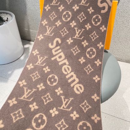 Picture of LV scarf