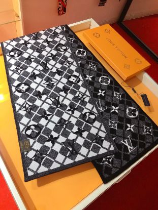 Picture of LV scarf