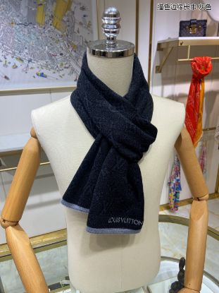 Picture of LV scarf