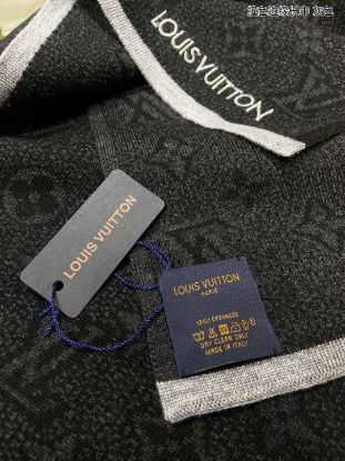 Picture of LV scarf