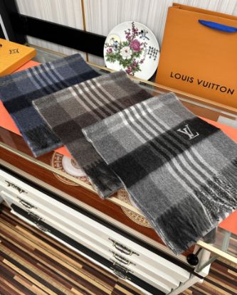 Picture of LV scarf