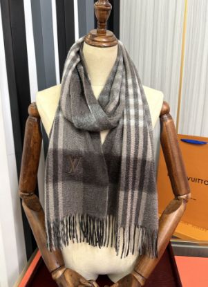 Picture of LV scarf