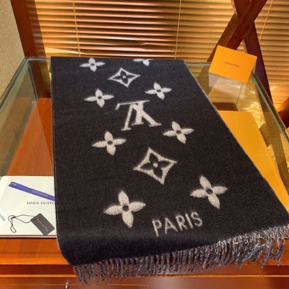 Picture of LV scarf