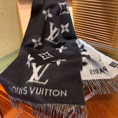 Picture of LV scarf