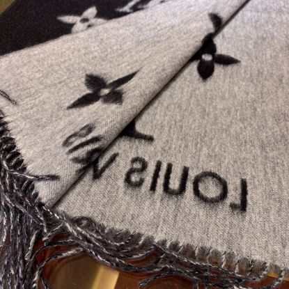 Picture of LV scarf