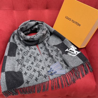 Picture of LV scarf