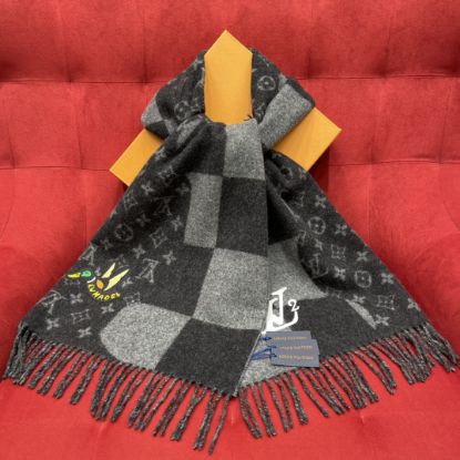 Picture of LV scarf