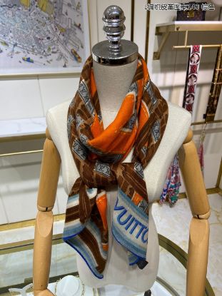 Picture of LV scarf