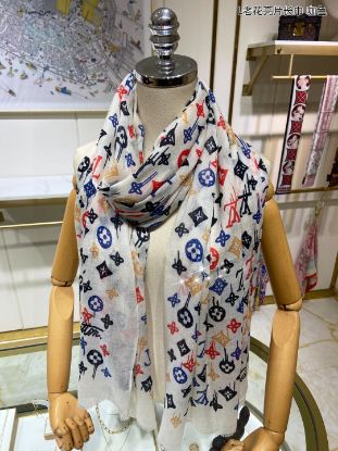 Picture of LV scarf