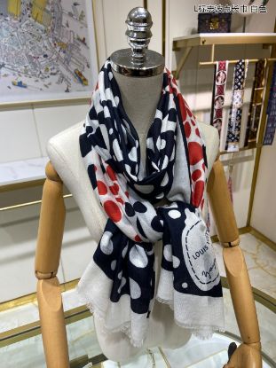 Picture of LV scarf