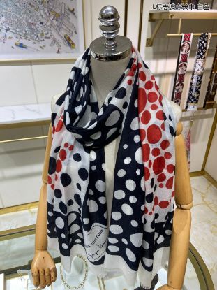 Picture of LV scarf