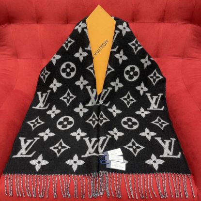 Picture of LV scarf