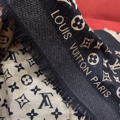 Picture of LV scarf