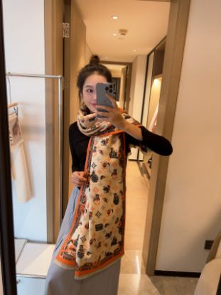 Picture of LV scarf