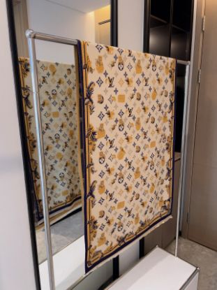 Picture of LV scarf