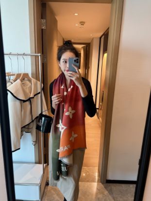 Picture of LV scarf