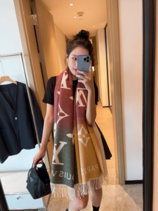 Picture of LV scarf