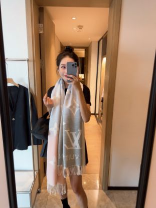 Picture of LV scarf